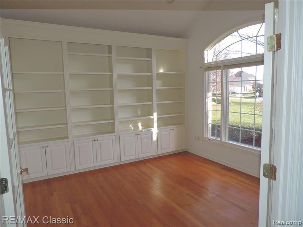 328 Inverness Highland, MI 48357 - Photo 5 of 41 DSCN5314.JPG