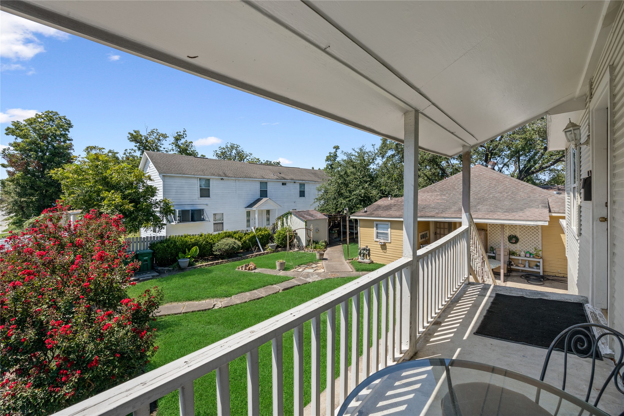 1310 Reid Street, Unit B Houston, TX 77022 - Photo 12 of 13 a view of a house with backyard and porch
