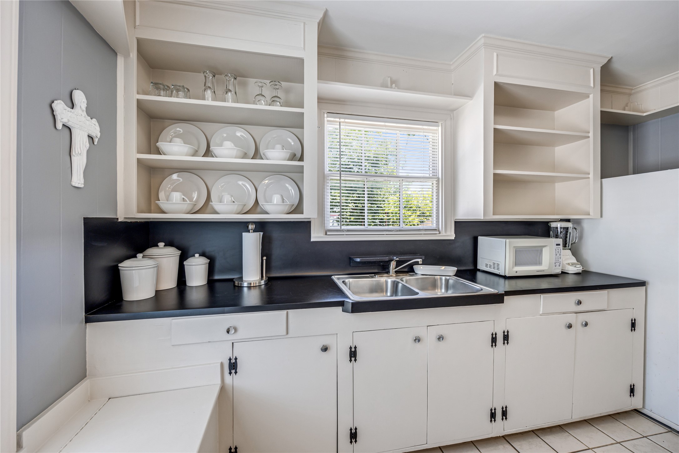 1310 Reid Street, Unit B Houston, TX 77022 - Photo 7 of 13 a kitchen with white cabinets and window