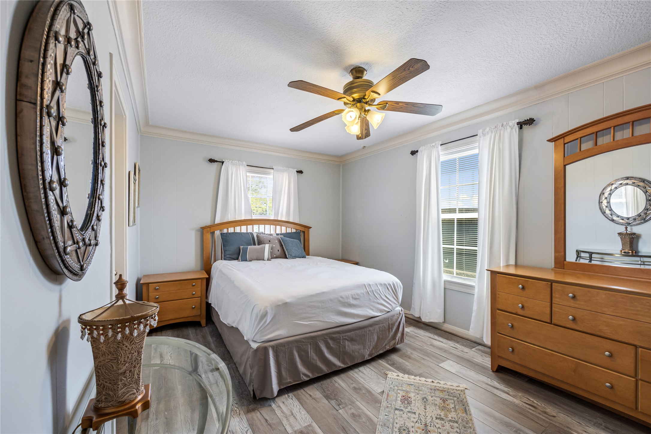 1310 Reid Street, Unit B Houston, TX 77022 - Photo 8 of 13 a bedroom with a bed and a mirror on the dresser
