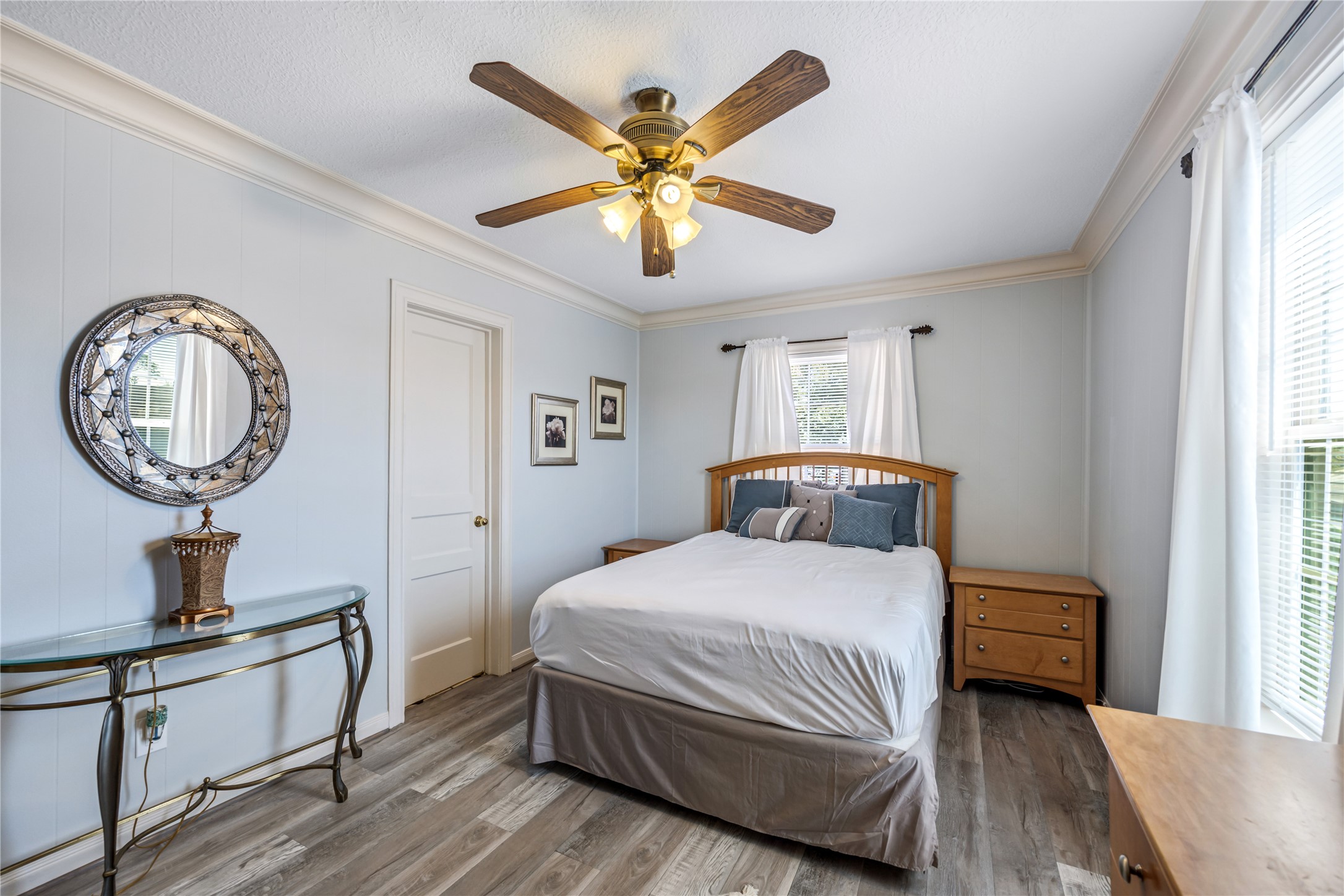 1310 Reid Street, Unit B Houston, TX 77022 - Photo 9 of 13 a bedroom with a bed a window and a chandelier