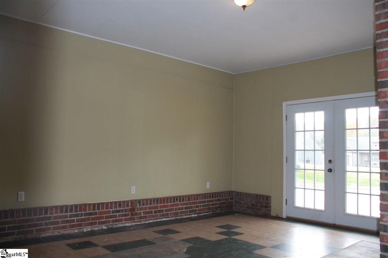 203 West Roper Road Easley, SC 29640 - Photo 9 of 21