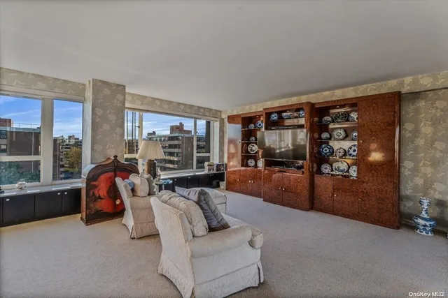 $899,000 | 166-25 Powells Cove Boulevard, Unit 7H | Beechhurst