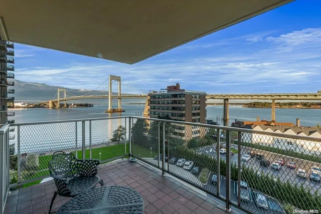 $899,000 | 166-25 Powells Cove Boulevard, Unit 7H | Beechhurst