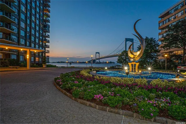 $899,000 | 166-25 Powells Cove Boulevard, Unit 7H | Beechhurst