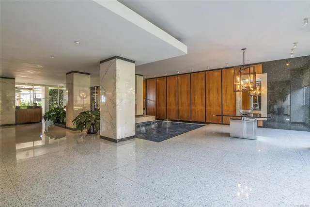 $899,000 | 166-25 Powells Cove Boulevard, Unit 7H | Beechhurst