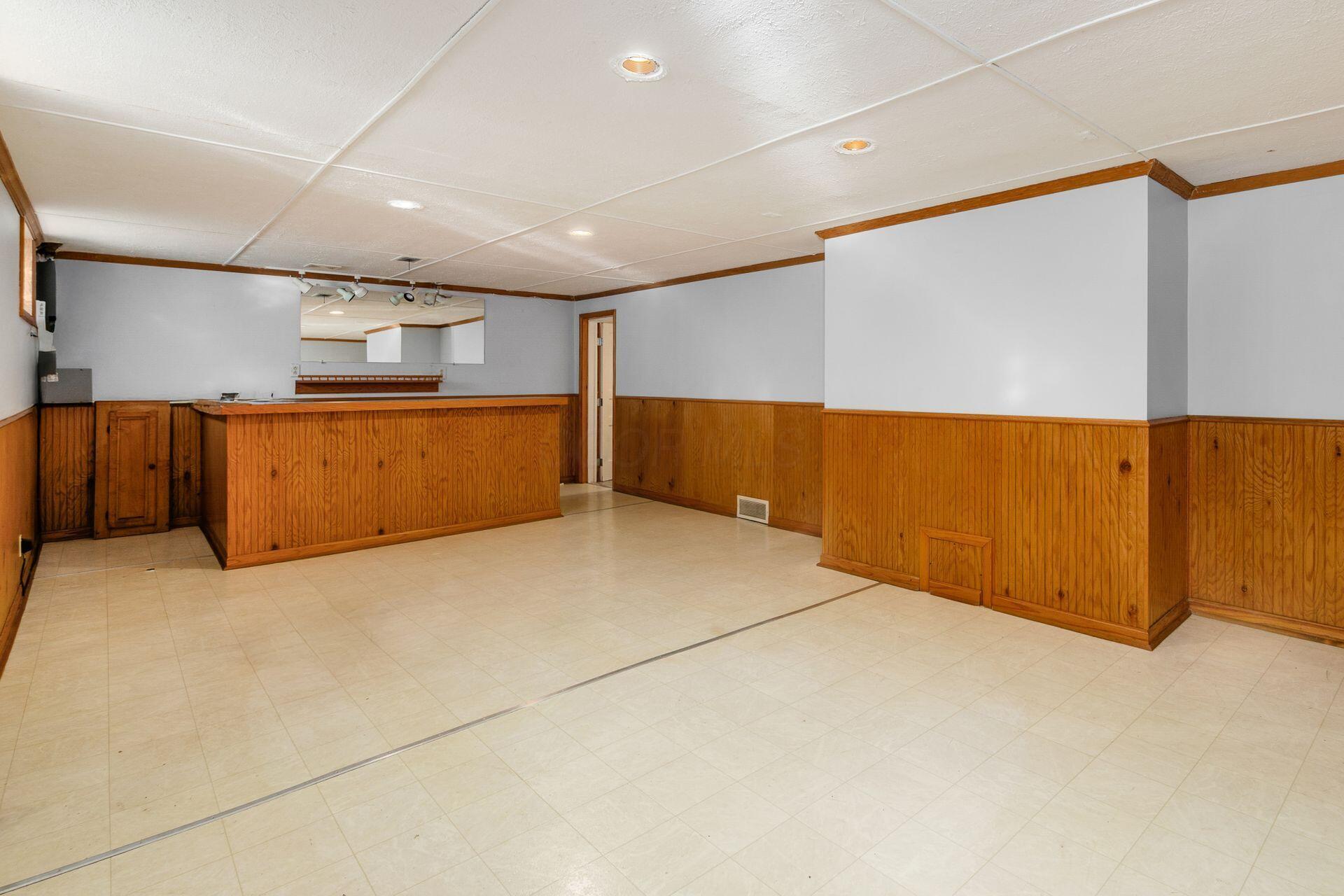 41 South Broadleigh Road Columbus, OH 43209 - Photo 33 of 50 Large Recreation Room!
