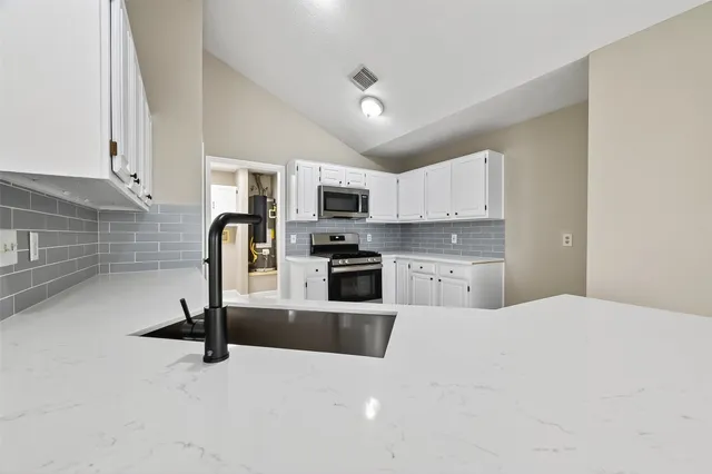 $300,000 | 2238 Sentinal Oaks Street, Sugar Land, TX 77478