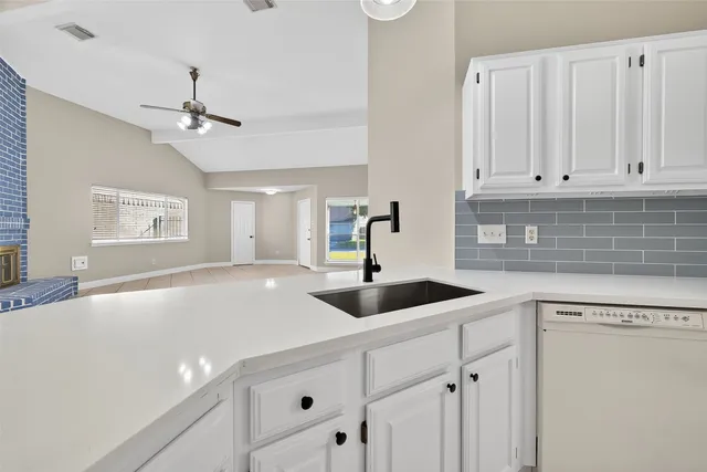 $300,000 | 2238 Sentinal Oaks Street, Sugar Land, TX 77478