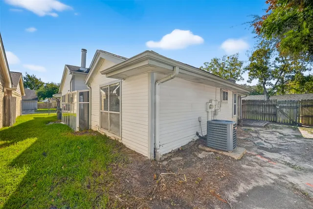 $300,000 | 2238 Sentinal Oaks Street, Sugar Land, TX 77478