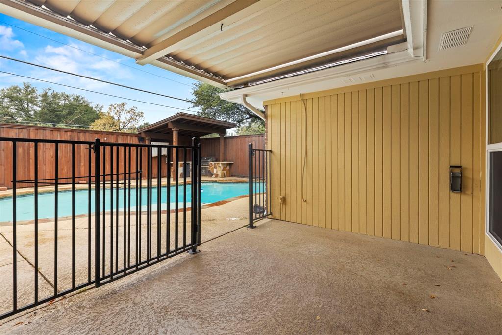 16707 Rustic Meadows Drive Dallas, TX 75248 - Photo 29 of 33 a view of a backyard