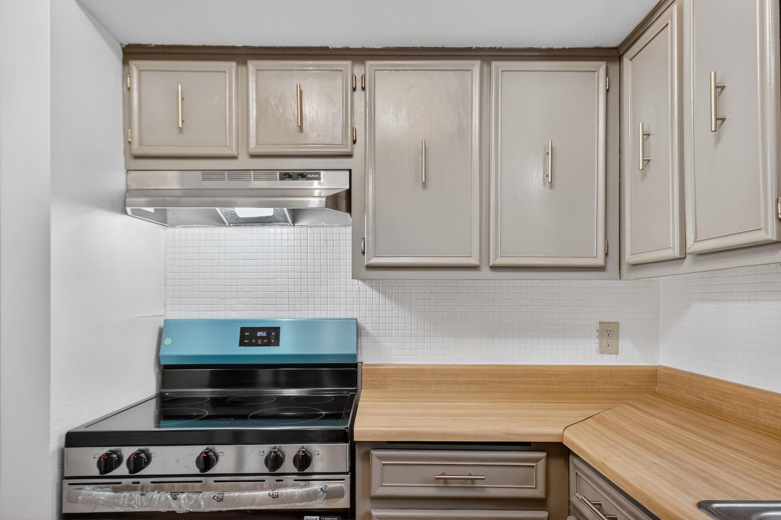 9043 North 86th Street Milwaukee, WI 53224 - Photo 11 of 28 013_IMG_9756