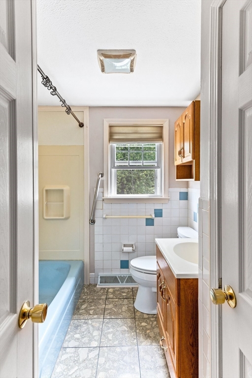 71 Plymouth Road Bellingham, MA 02019 - Photo 12 of 16 Gallery Image 12
