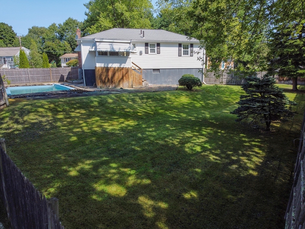 71 Plymouth Road Bellingham, MA 02019 - Photo 4 of 16 Gallery Image 4
