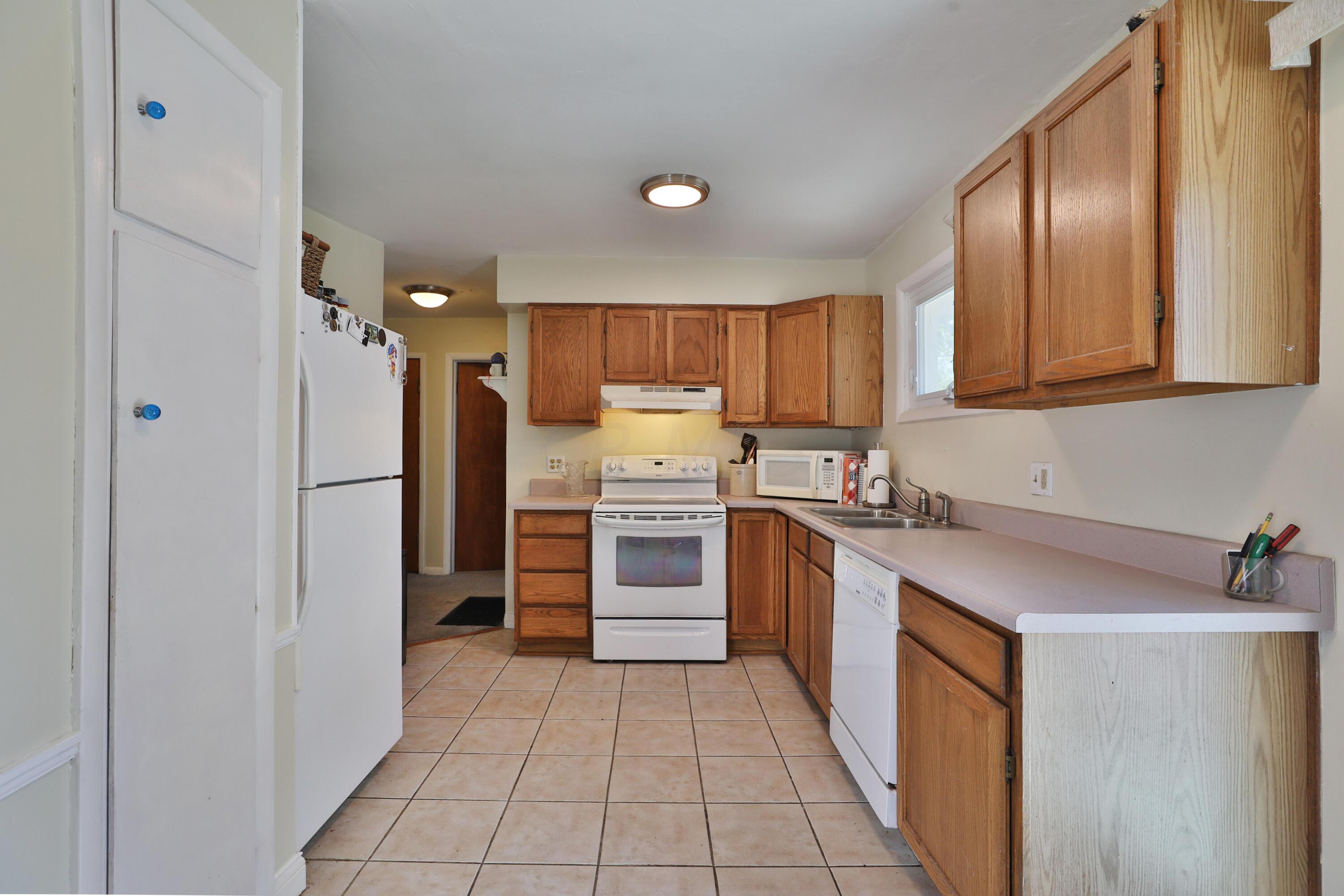 2211 Edgevale Road Columbus, OH 43221 - Photo 11 of 33 Tiled floor and pantry