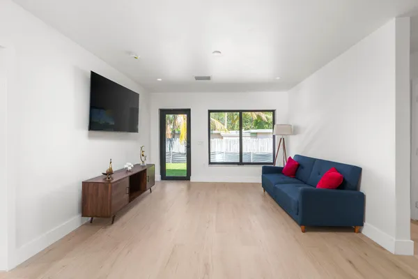 $1,113,000 | 303-305 De Carie Street, Delray Beach, FL 33444