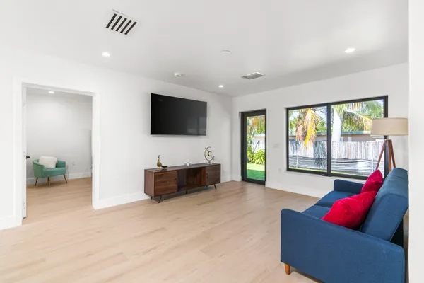 $1,113,000 | 303-305 De Carie Street, Delray Beach, FL 33444