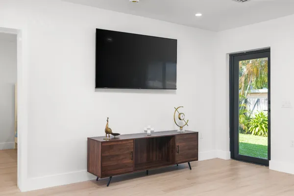 $1,113,000 | 303-305 De Carie Street, Delray Beach, FL 33444