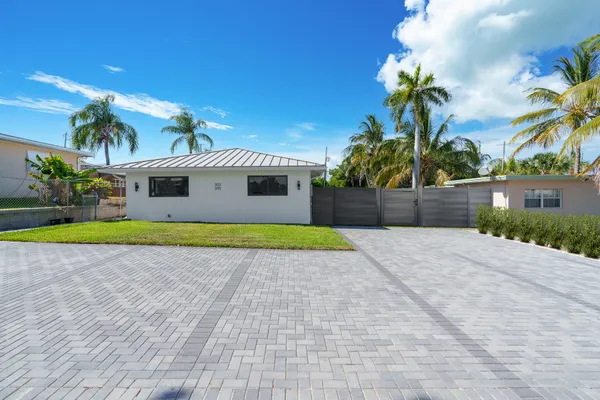 $1,113,000 | 303-305 De Carie Street, Delray Beach, FL 33444