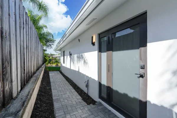 $1,113,000 | 303-305 De Carie Street, Delray Beach, FL 33444