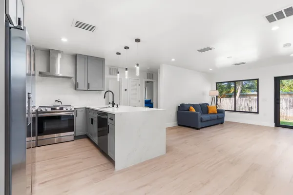 $1,113,000 | 303-305 De Carie Street, Delray Beach, FL 33444