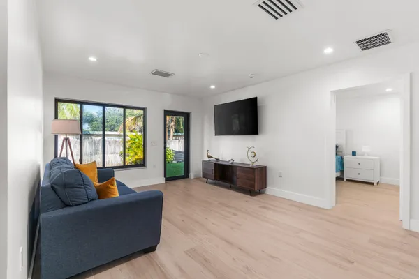 $1,113,000 | 303-305 De Carie Street, Delray Beach, FL 33444