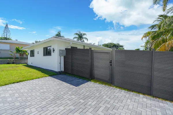 $1,113,000 | 303-305 De Carie Street, Delray Beach, FL 33444