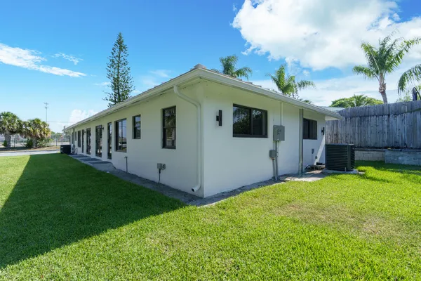 $1,113,000 | 303-305 De Carie Street, Delray Beach, FL 33444