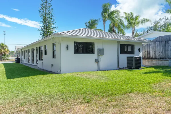 $1,113,000 | 303-305 De Carie Street, Delray Beach, FL 33444