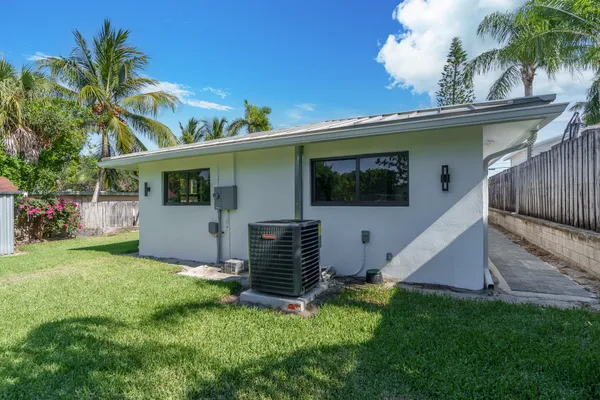 $1,113,000 | 303-305 De Carie Street, Delray Beach, FL 33444