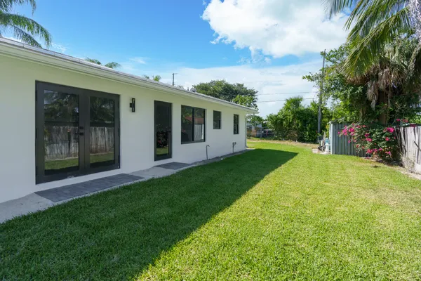 $1,113,000 | 303-305 De Carie Street, Delray Beach, FL 33444