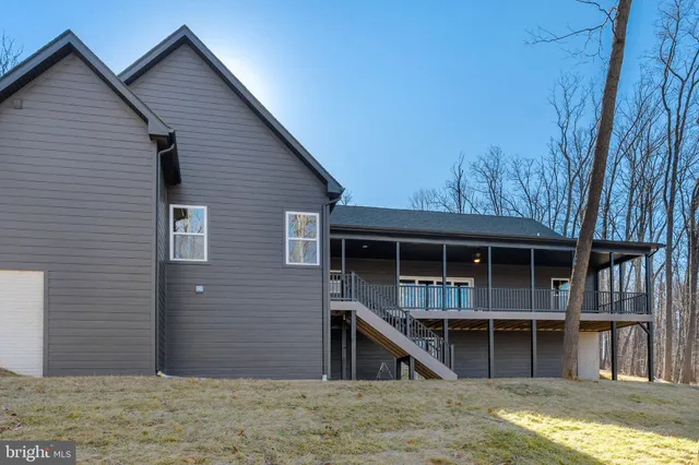 $949,999 | 10 Mistletoe Lane, Shepherdstown, WV 25443