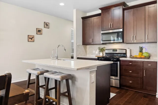 $355,000 | 442 Thornless Circle, Buda, TX 78610