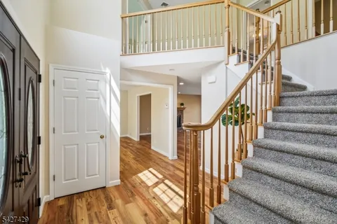 $750,000 | 2 Log Road, Lake Hopatcong, NJ 07849