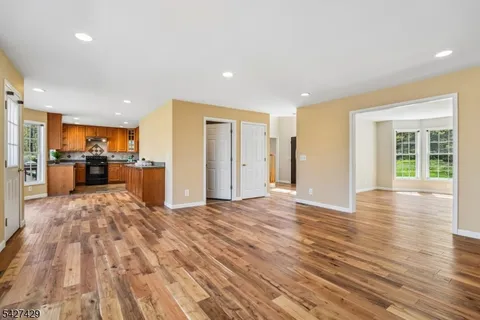 $750,000 | 2 Log Road, Lake Hopatcong, NJ 07849