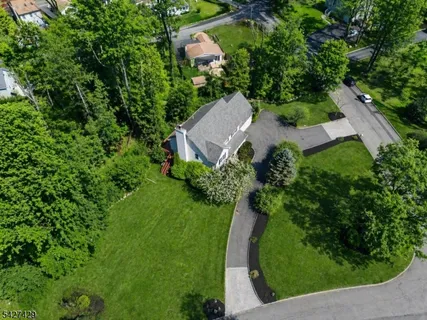 $750,000 | 2 Log Road, Lake Hopatcong, NJ 07849
