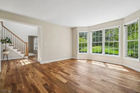 $750,000 | 2 Log Road, Lake Hopatcong, NJ 07849