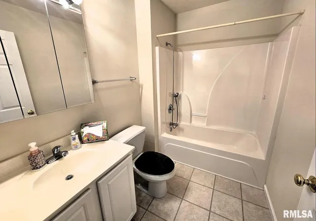 $249,000 | 108 Chase Lane, Marion, IL 62959