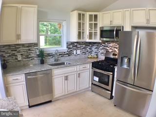 8207 Springfield Village Drive Springfield, VA 22152 - Photo 7 of 30 Kitchen