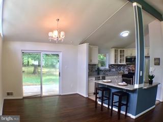 8207 Springfield Village Drive Springfield, VA 22152 - Photo 10 of 30 Interior (General)