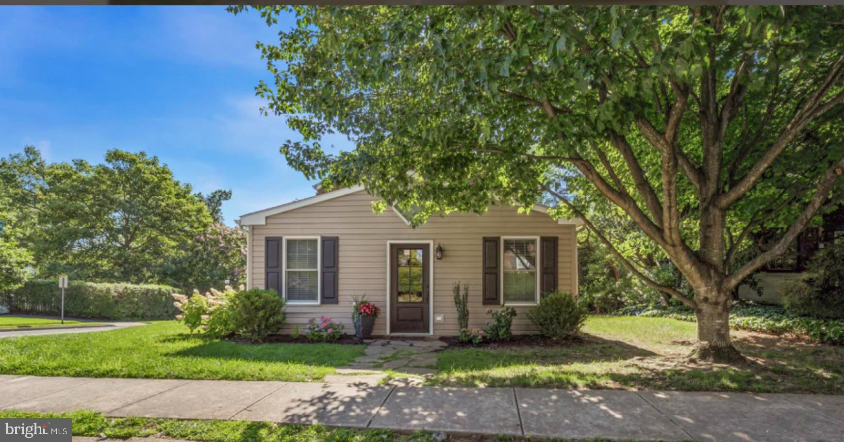 529 Covington Road Havertown, PA 19083 - Photo 34 of 34 front view of a house and a yard