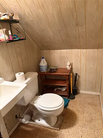 $635,000 | 2526 South St Marks Avenue, Bellmore, NY 11710