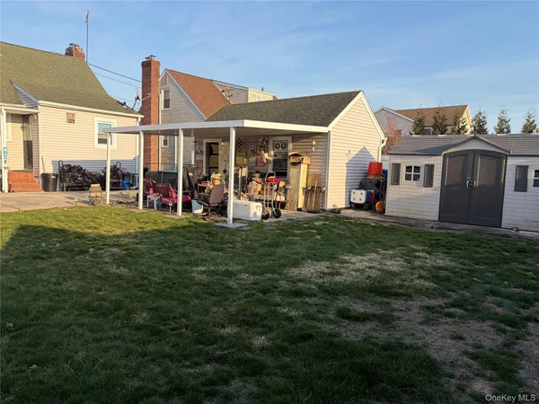 $635,000 | 2526 South St Marks Avenue, Bellmore, NY 11710