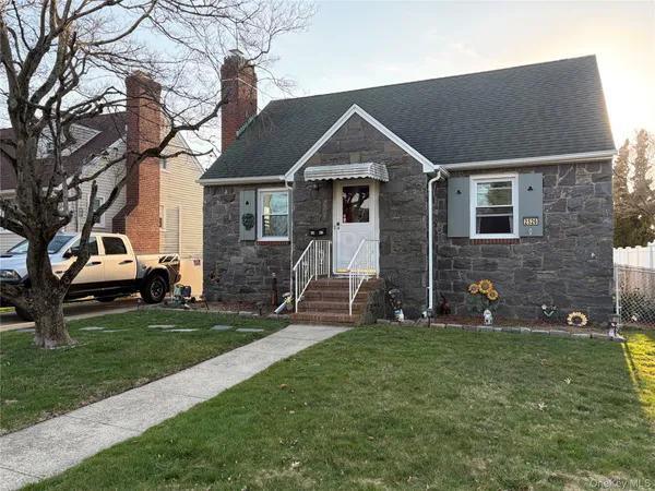 $635,000 | 2526 South St Marks Avenue, Bellmore, NY 11710