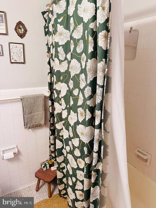 817 E Street Southeast, Unit 1 Washington, DC 20003 - Photo 9 of 25 a bathroom with a toilet and a shower curtain