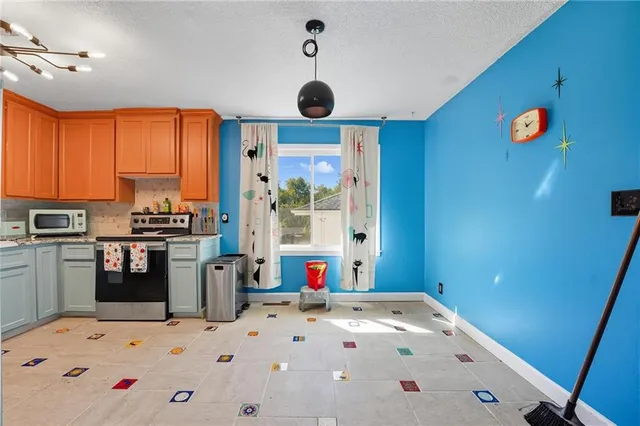 $165,000 | 8201 East 110th Street, Kansas City, MO 64134