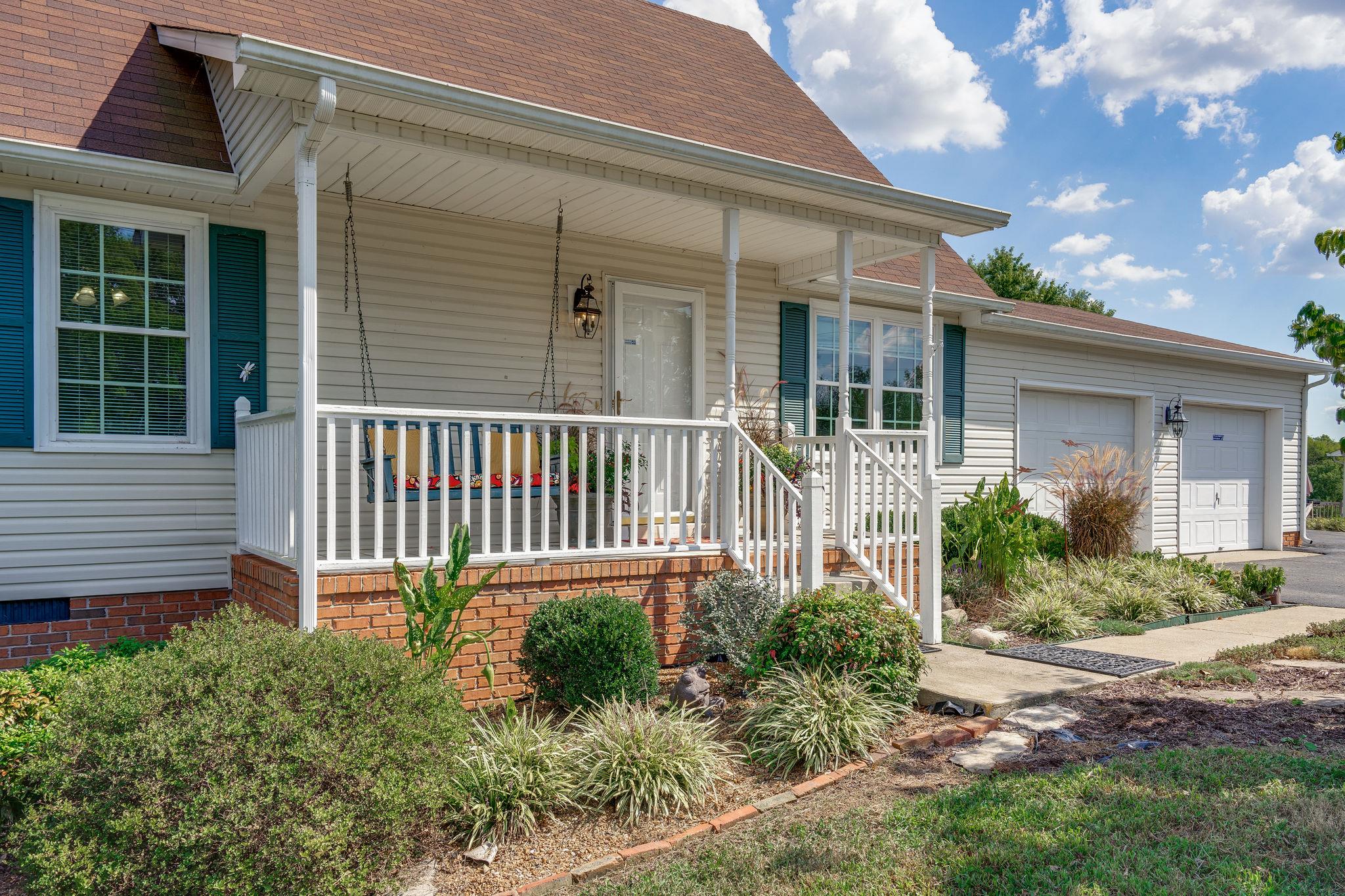 2285 Zion Road Columbia, TN 38401 - Photo 4 of 25 Curb appeal...this home has it!