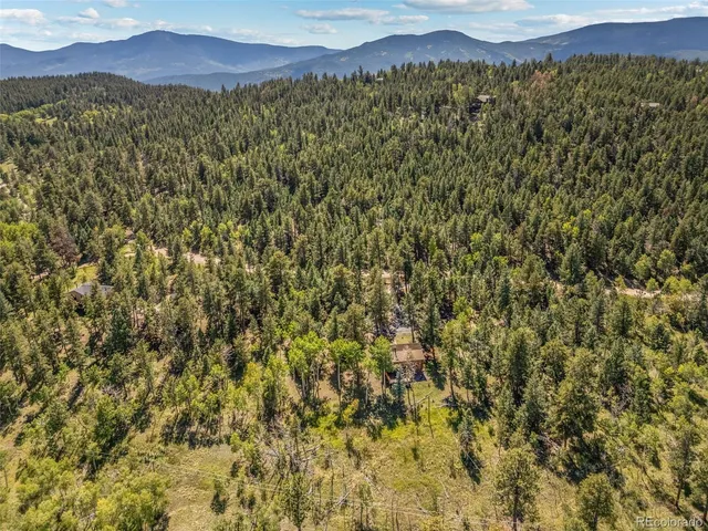 a black and white photo of a room