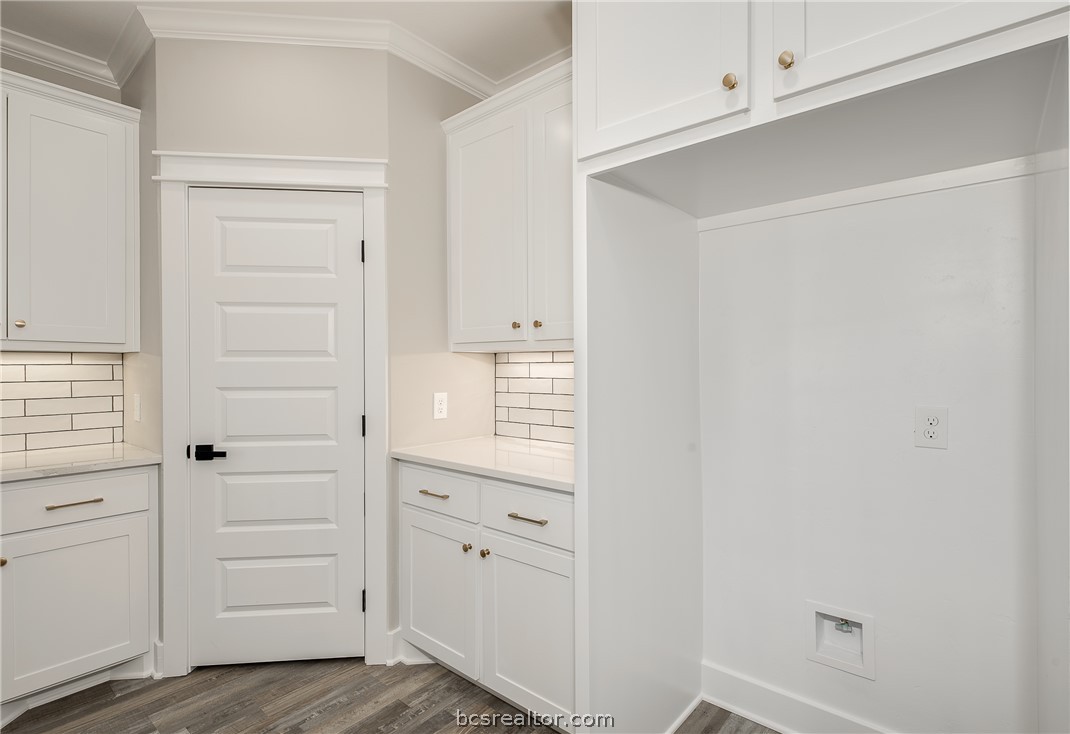 2908 GOLDBERG Drive Bryan, TX 77808 - Photo 18 of 44 a view of an empty walk in closet