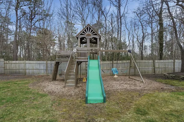 $750,000 | 3 Dover Lane, Buzzards Bay, MA 02532